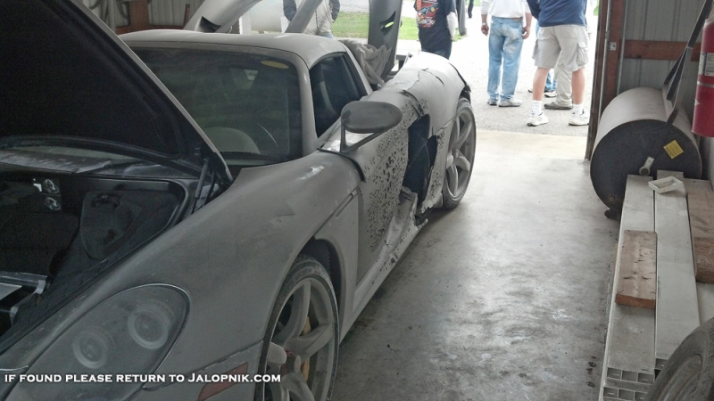 Illustration for article titled Porsche Owner Sacrifices A Carrera GT To The Race Track Gods